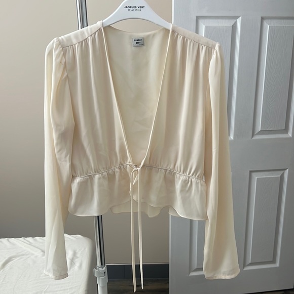 Aritzia Sunday Best Medium Chiffon Tie Front Top - Picture 2 of 10